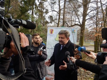 Uroczyste otwarcie obchodów 100lecia Województwa Łódzkiego - 100 drzew dla 100 szkół, archiwum ZPKWŁ 
